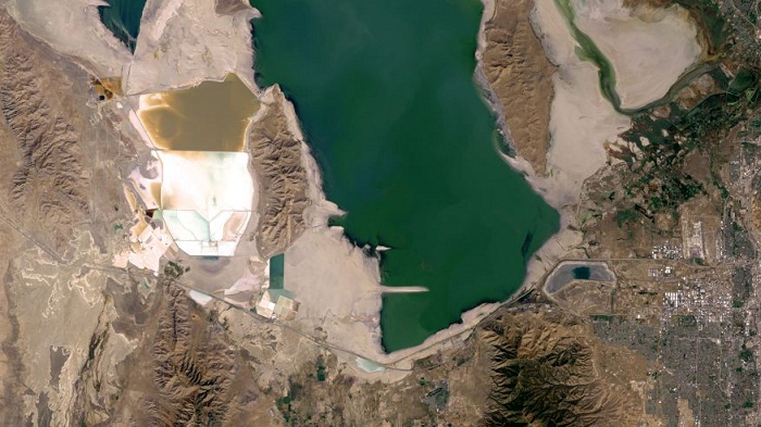 Utah`s Great Salt Lake  is shrinking